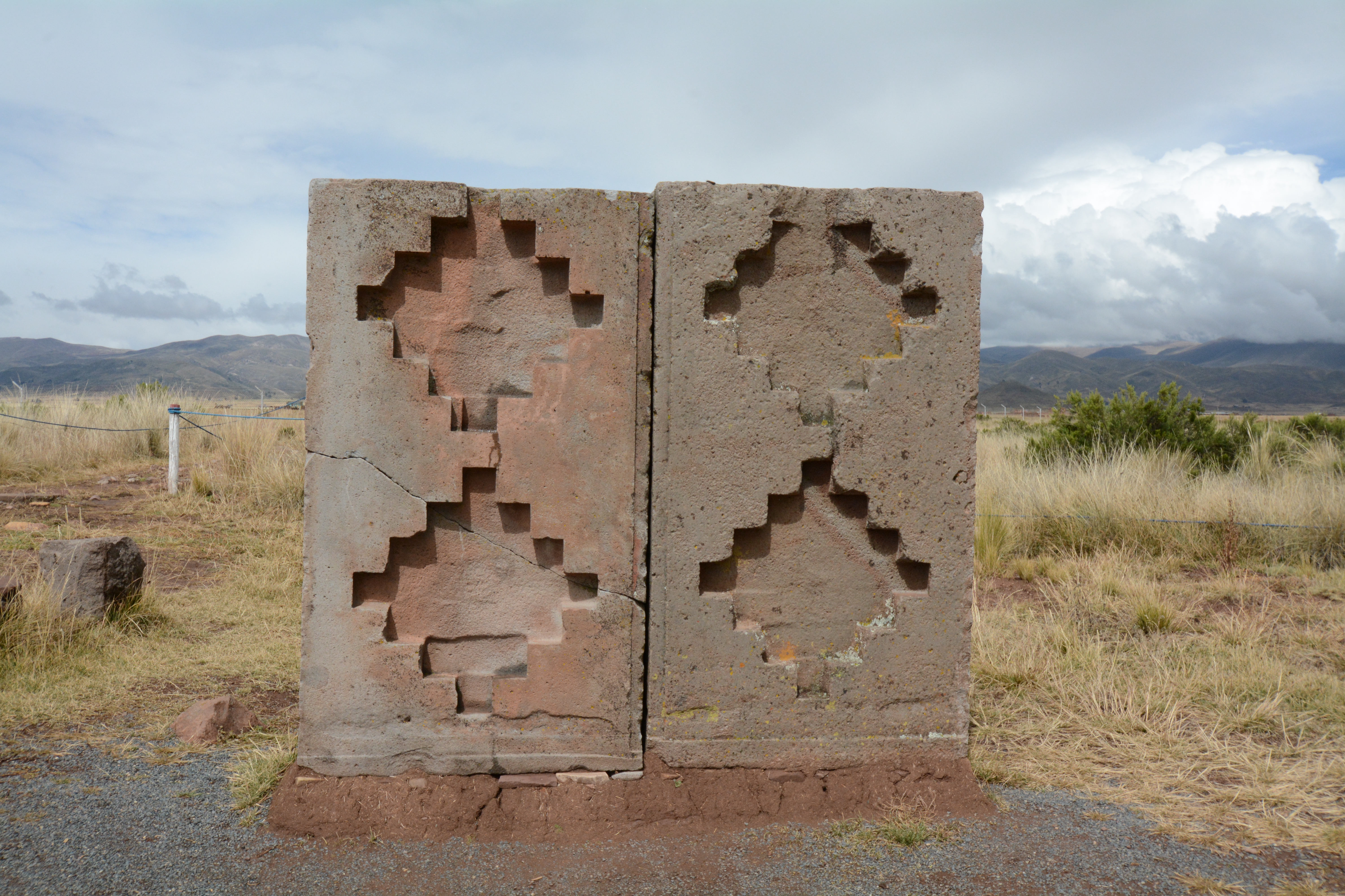 Destinos en Bolivia. Construcciones arqueológicas de Tihuanaco