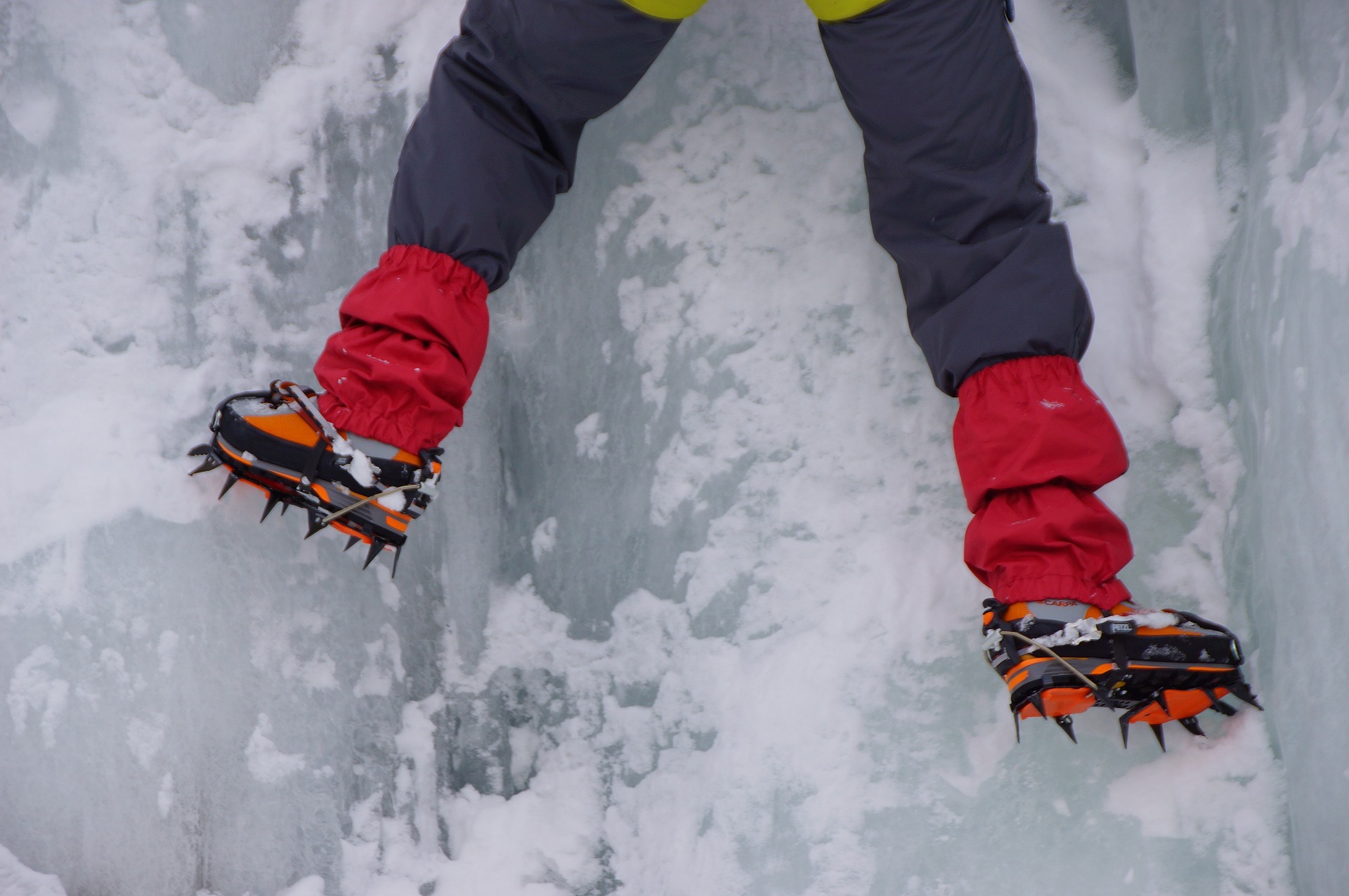 Camina Seguro sobre nieve o hielo con los prácticos Crampones de