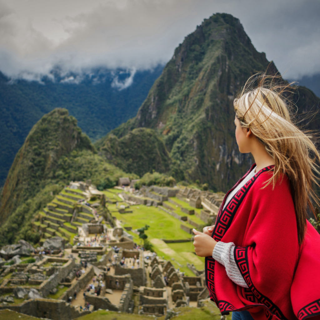 Persona frente a Machu Picchu - viajes